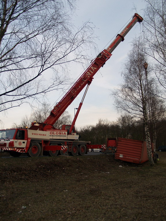 LKW verliert Container Koeln Niehler Ei P118.JPG